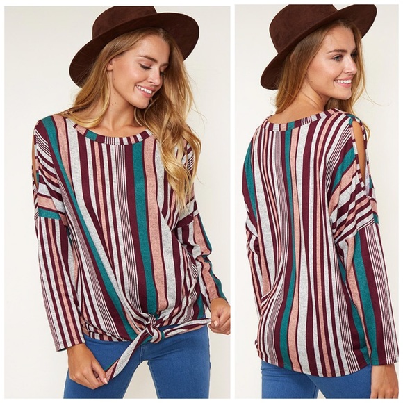 💖LAST 1! Super Soft Tie Front Cut out Detail Top! - Picture 4 of 4